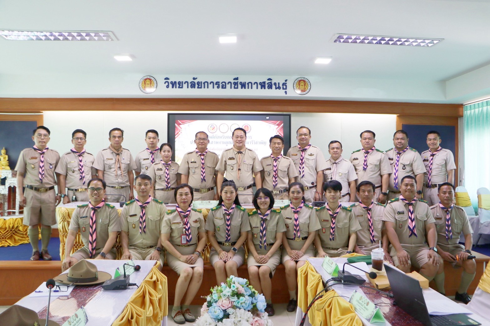 LINE ALBUM 19169 1 260119 20