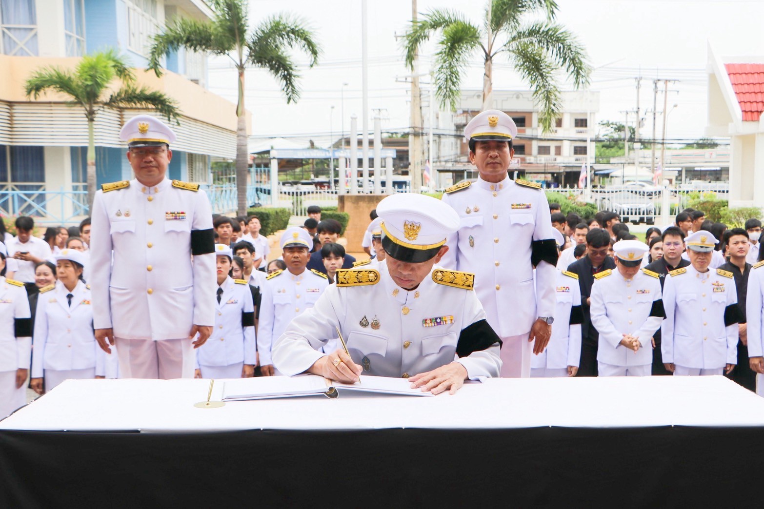 LINE ALBUM 31168 1 251103 6